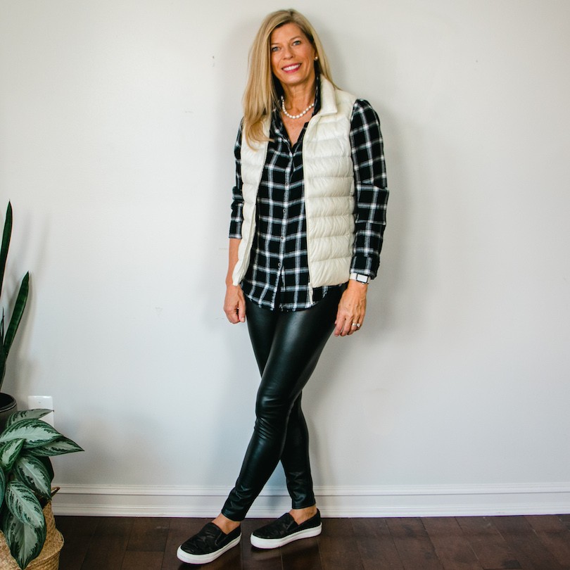 HOW TO LOOK CHIC & CLASSY IN LEGGINGS OVER 40, WHAT TO WEAR WITH LEGGINGS