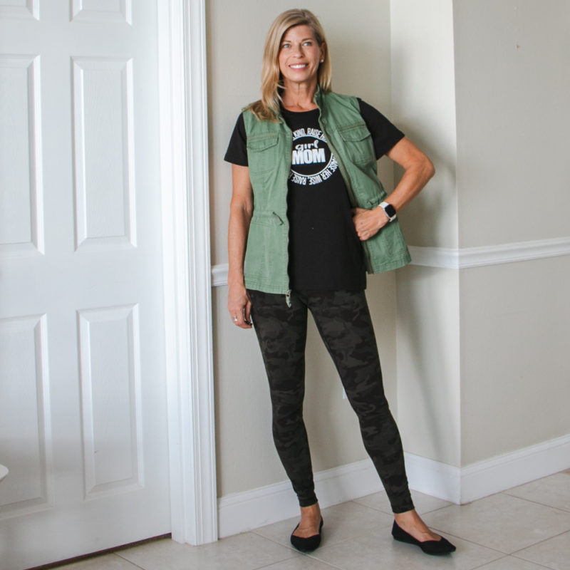 graphic tee outfit with camo leggings