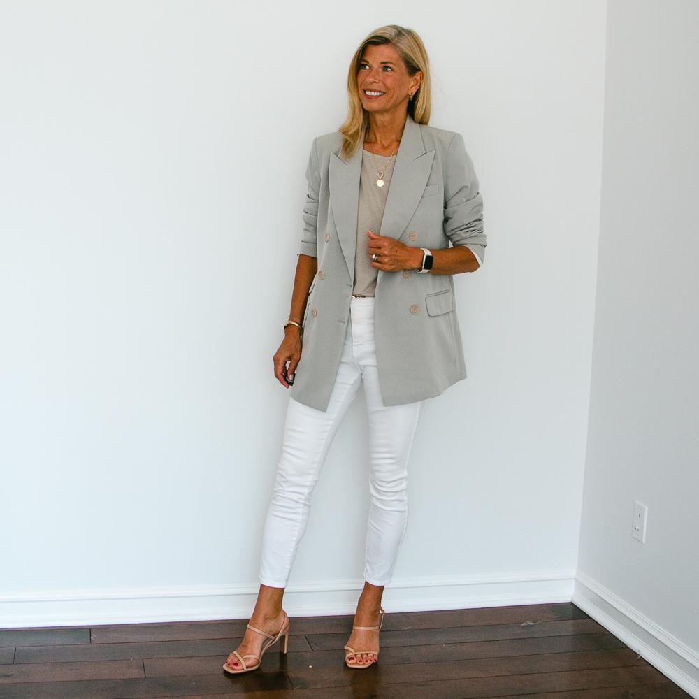 elegant white jeans outfit for summer