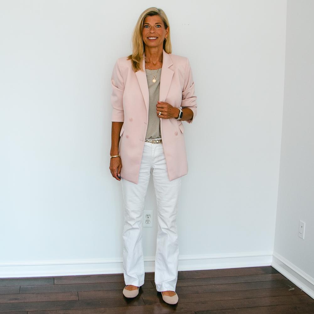 10 Ways to Style Your White Jeans Outfit