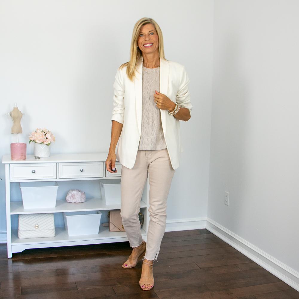beige pant outfit summer